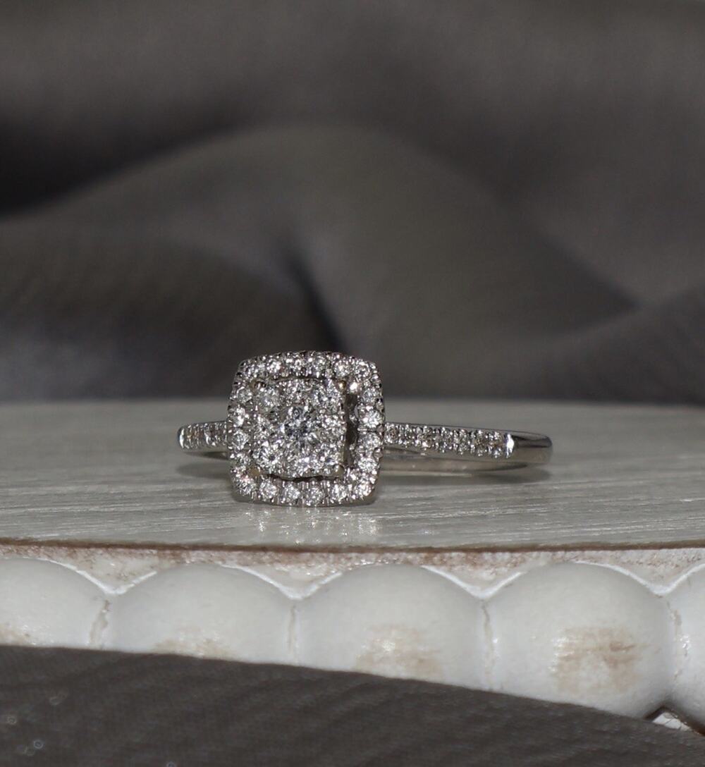 10k White Gold Diamond Ring 2.3G / Sz 7
